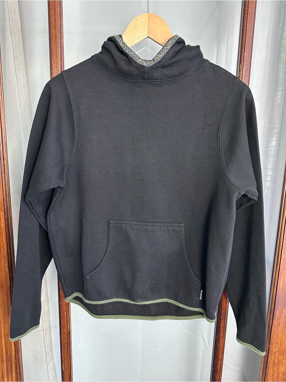 Prana Black Casual Hoodie Sweatshirt Size Small with Detailed‎ Trim and Pockets